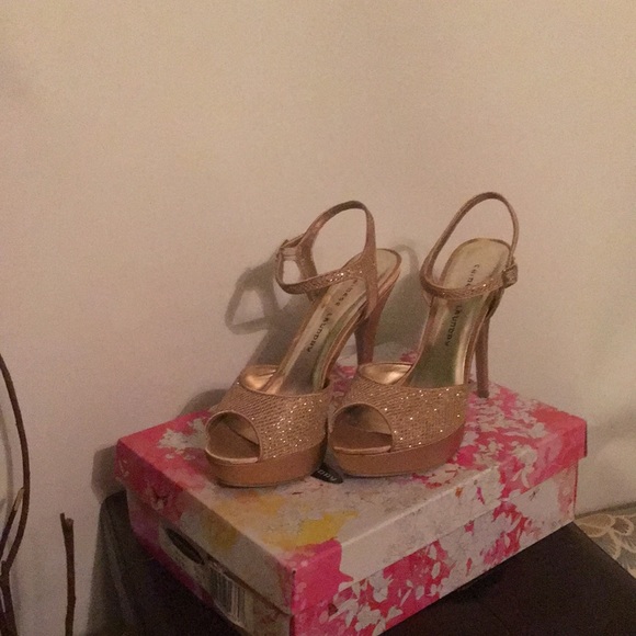 Chinese Laundry Platform Sandals - Picture 4 of 5